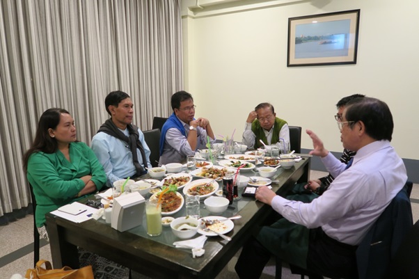 Nay Tun Ba Swe氏と奥様（元ミャンマー首相Ba Swe氏の子息）、Myint Lwin氏、　　Tin Maung Win氏（元ミャンマーエンジンニアリング協会副会長）、ミョウゾウ、川上